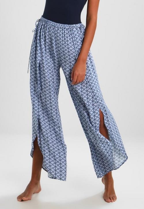 Брюки в полоску 2019. Женские брюки 2019-2020 — модные тенденции, фасоны и длина