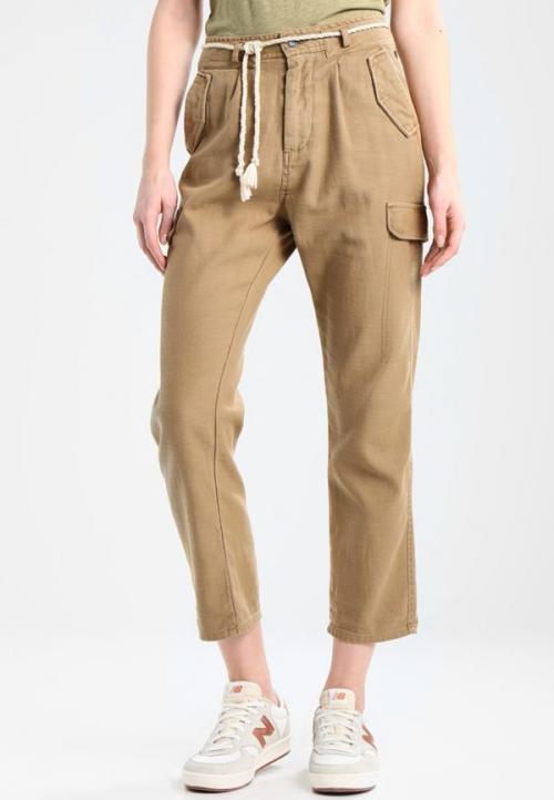 Брюки в полоску 2019. Женские брюки 2019-2020 — модные тенденции, фасоны и длина