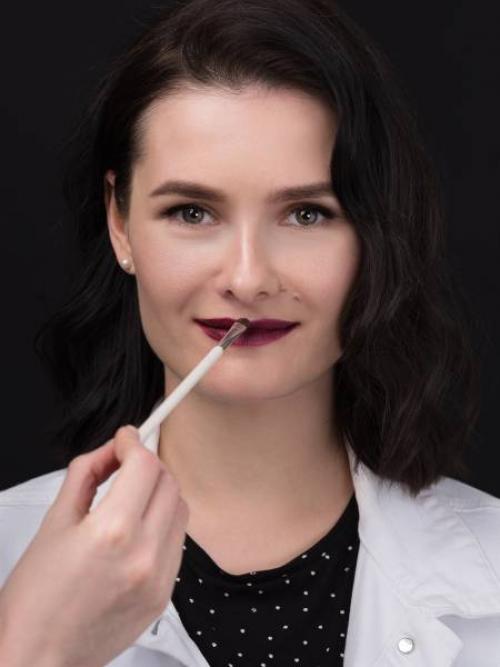 Куда наносить хайлайтер блестящий. Как наносить хайлайтер на лицо?