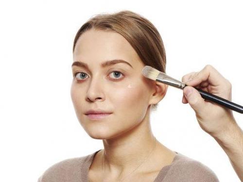 Куда наносить хайлайтер блестящий. Как наносить хайлайтер на лицо?