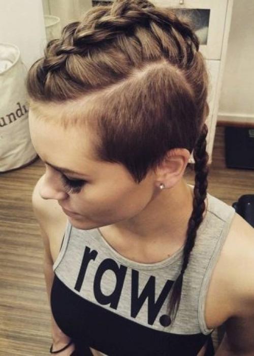 Рисунок на голове для девушек. Выбритые рисунки на голове для смелых девушек 23