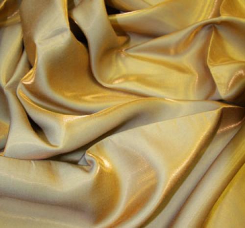 Чем отличается Блузка от рубашки. Летние блузы Блузка или рубашка есть в гардеробе каждой представительницы прекрасного пола. При этом далеко не все знают, чем они отличаются. А ведь это абсолютно разная одежда, подходящая под определенный образ. 24