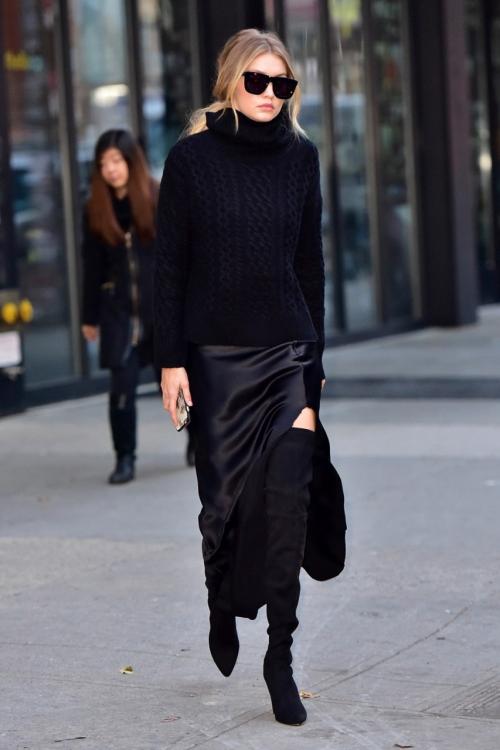 Как носить черное пальто и выглядеть не, как все. Секреты стиля –, как носить чёрное пальто? 20 Как носить черное пальто и выглядеть не, как все. Секреты стиля –, как носить чёрное пальто? 20