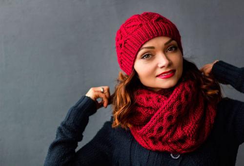 Зимние головные уборы для женщин посл.  Модели модных зимних шапок для женщин после 50 лет