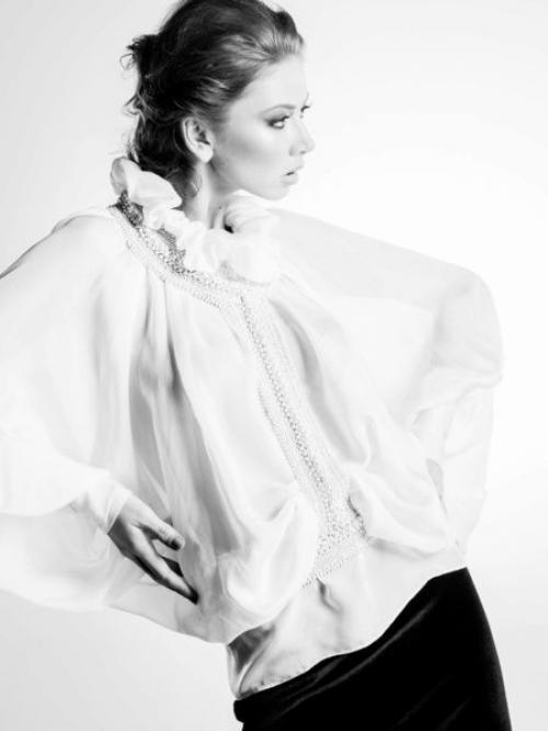 Чем отличается Блузка от рубашки. Летние блузы Блузка или рубашка есть в гардеробе каждой представительницы прекрасного пола. При этом далеко не все знают, чем они отличаются. А ведь это абсолютно разная одежда, подходящая под определенный образ. 14