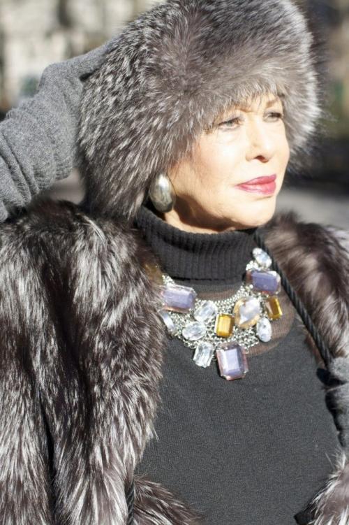 Какой головной убор носить с пуховиком женщин.   Виды и фасоны головных уборов 27