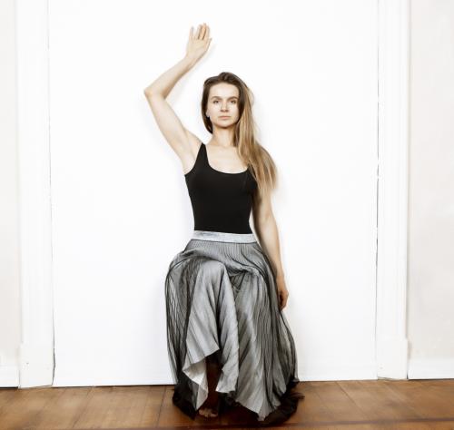 Упражнение вращение тазом. Упражнения, которые выполняются стоя 02