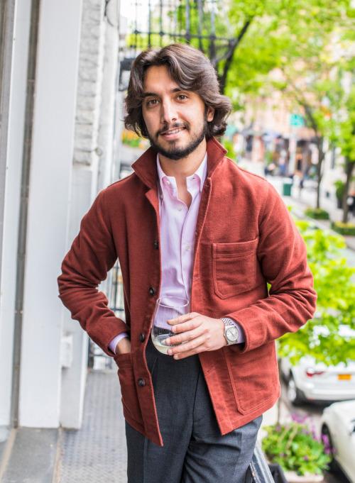 Чем отличается Блузка от рубашки. Летние блузы Блузка или рубашка есть в гардеробе каждой представительницы прекрасного пола. При этом далеко не все знают, чем они отличаются. А ведь это абсолютно разная одежда, подходящая под определенный образ. 11