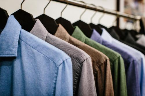 Чем отличается Блузка от рубашки. Летние блузы Блузка или рубашка есть в гардеробе каждой представительницы прекрасного пола. При этом далеко не все знают, чем они отличаются. А ведь это абсолютно разная одежда, подходящая под определенный образ. 08