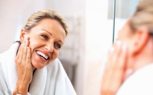 Как ухаживать за жирной кожей лица после 40 лет. Различия типов кожи