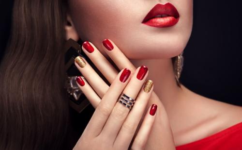 Маникюр кому з. Какой маникюр испортит внешний вид женщины старше 40 лет