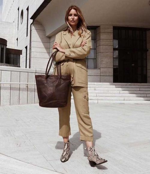 С чем носить сапоги казаки женские. Смотрятся потрясающе: казаки — самая модная обувь этой осени, как носить