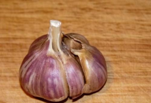 2 зубчика чеснока. Чесночная вода по рецепту бабушки Гали поставила меня на ноги. От целого букета болезней! 15