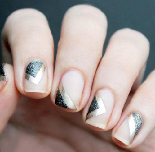 Маникюр три цвета с блестками. Маникюр для скромных леди