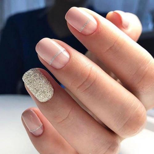Маникюр три цвета с блестками. Маникюр для скромных леди