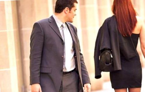 На что женщины обращают внимание в мужчинах. На что в женщине обращает внимание мужчина