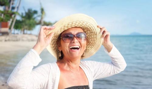 Пляжная одежда для женщин после 50 лет. На море после 50: как собрать идеальный гардероб
