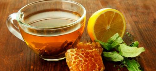 Чай с лимоном и ромом.