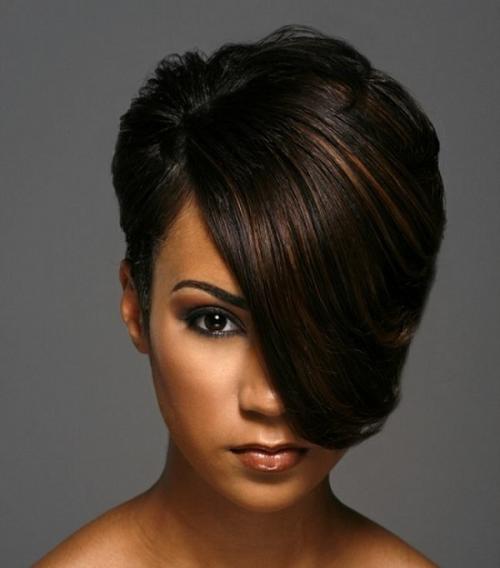 Мелирование на удлиненное каре с челкой. Удлиненное каре с мелированием на различные цвета волос