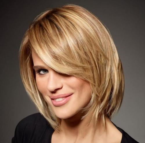 Мелирование на удлиненное каре с челкой. Удлиненное каре с мелированием на различные цвета волос