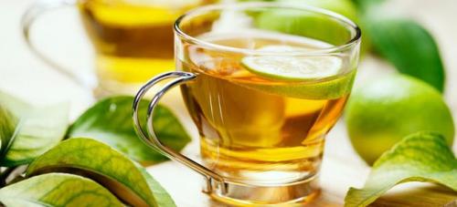 Чай с лимоном и ромом.