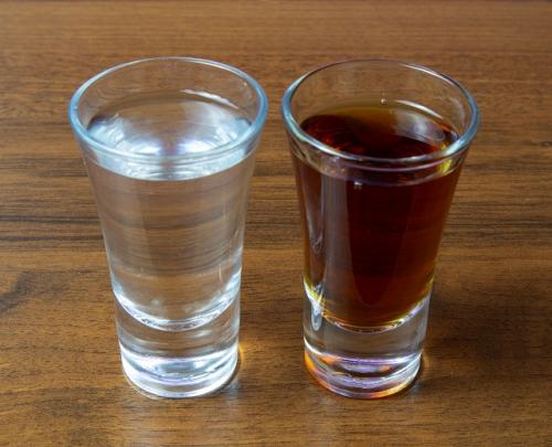 Чем окрасить самогон в коньячный цвет. Изменение цвета самогона естественными красителями