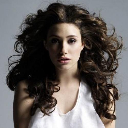 Стрижки на средние волосы 2019 женские волнистые волосы. Красивые стрижки на средние кудрявые волосы 2019-2020 – идеальная длина для непослушных кудряшек 01