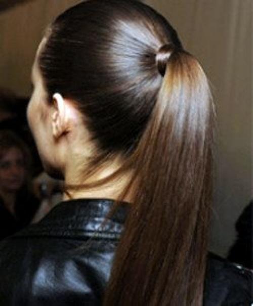 Распущенные, но сзади заколотые заколкой. Как заколоть волосы (38 фото) необычно и красиво!