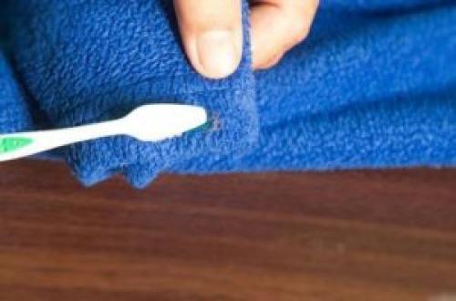 Как почистить пальто от катышек. Как убрать катышки с пальто