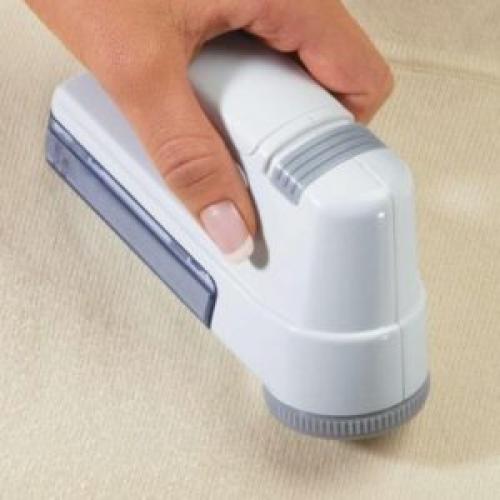 Как почистить пальто от катышек. Как убрать катышки с пальто