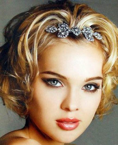 Распущенные, но сзади заколотые заколкой. Как заколоть волосы (38 фото) необычно и красиво!