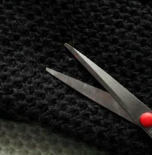 Как почистить пальто от катышек. Как убрать катышки с пальто