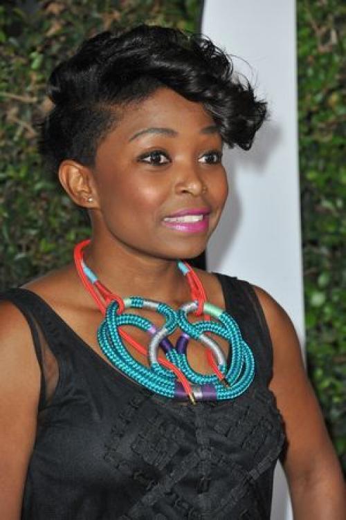 Стрижка для кудрявых волос 2019. Сексуальность зашкаливает: трендовое платье, которое сделает тебя богиней стиля 10