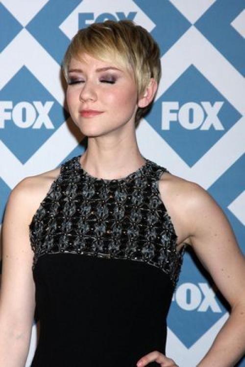 Стрижка для кудрявых волос 2019. Сексуальность зашкаливает: трендовое платье, которое сделает тебя богиней стиля 08