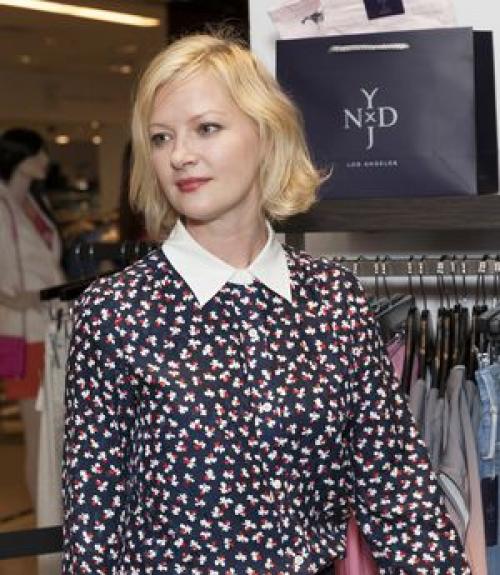 Стрижка для кудрявых волос 2019. Сексуальность зашкаливает: трендовое платье, которое сделает тебя богиней стиля 14