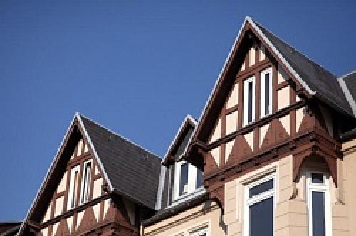 Как установить фронтон на дом