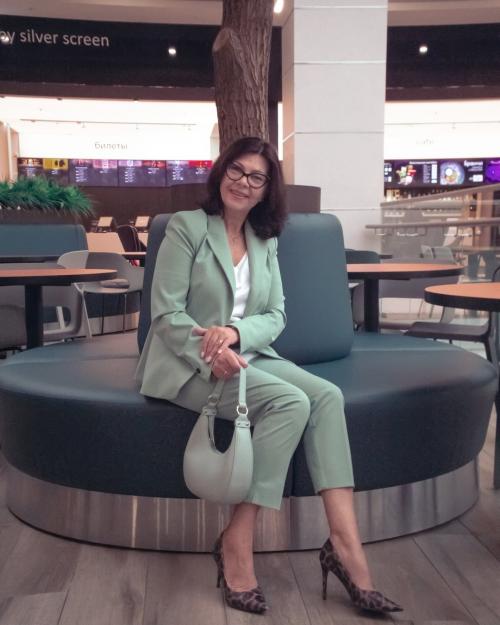 Какие брюки не следует носить женщинам после 40 лет. Как одеваться женщинам после 40 лет, чтобы выглядеть моложе