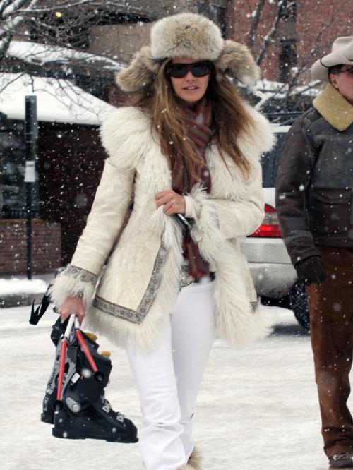 Можно ли носить белые джинсы зимой. Светлые джинсы зимой: «за», «против» и как носить