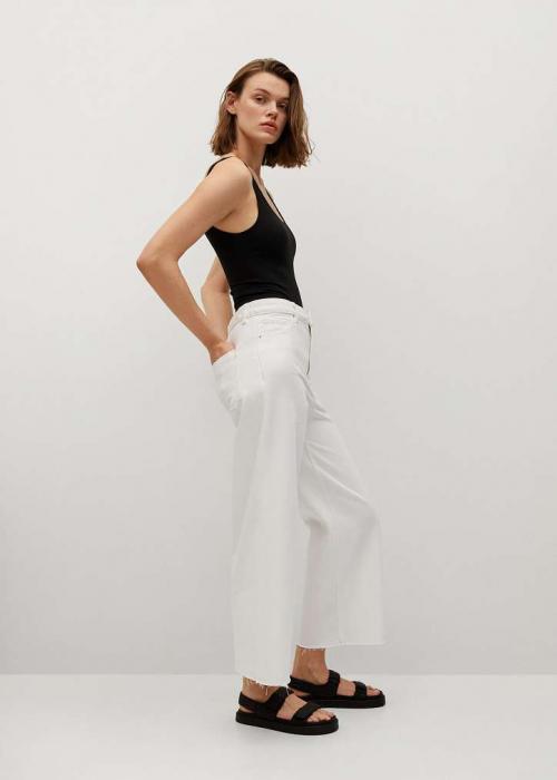 С чем носить белые джинсы 2023. С чем носить белые джинсы: стильные луки на заметку