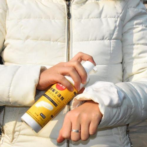 Можно ли использовать косметические средства для удаления пуха. Чистка пуховика специальными средствами