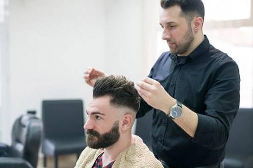 Какие преимущества использования геля для сглаживания торчащих волос. Что такое гель для укладки волос и как он работает?