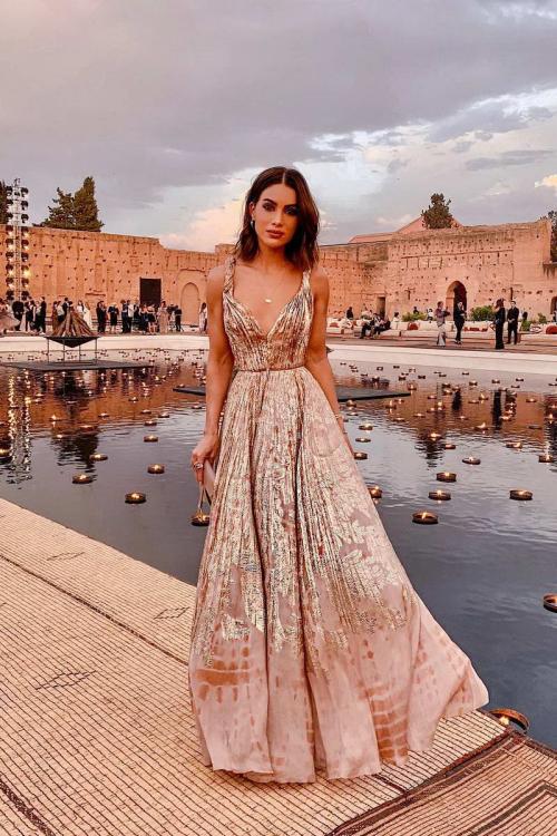 Интересные фасоны платьев. Шикарные вечерние платья 2022 – ТОП-100. Актуальные модели и цвета 06 Интересные фасоны платьев. Шикарные вечерние платья 2022 – ТОП-100. Актуальные модели и цвета 06