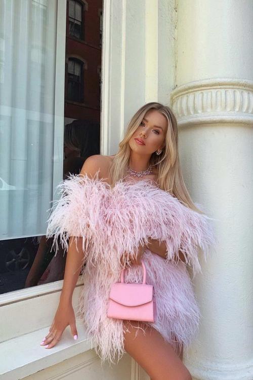 Интересные фасоны платьев. Шикарные вечерние платья 2022 – ТОП-100. Актуальные модели и цвета 12 Интересные фасоны платьев. Шикарные вечерние платья 2022 – ТОП-100. Актуальные модели и цвета 12