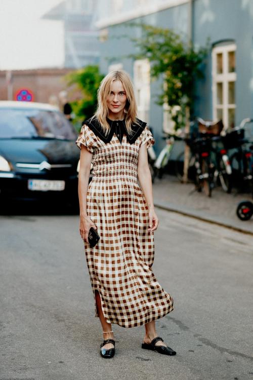 Интересные фасоны платьев. Шикарные вечерние платья 2022 – ТОП-100. Актуальные модели и цвета 32 Интересные фасоны платьев. Шикарные вечерние платья 2022 – ТОП-100. Актуальные модели и цвета 32