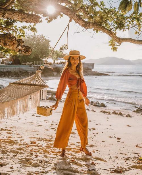 Женские брюки 2021. Тенденция № 1 – свободный крой, защипи и завышенная талия, прямые или слегка зауженные 07 Женские брюки 2021. Тенденция № 1 – свободный крой, защипи и завышенная талия, прямые или слегка зауженные 07