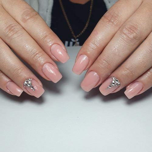 Маникюр 2021. Маникюр в нежных нюдовых оттенках