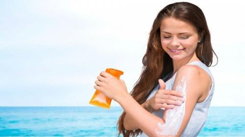 Как очищать кожу головы и увлажнять волосы летом. Общие советы по базовому уходу за волосами 03 Как очищать кожу головы и увлажнять волосы летом. Общие советы по базовому уходу за волосами 03