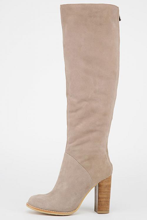 С чем носить бежевые сапоги на плоской подошве. Разновидности