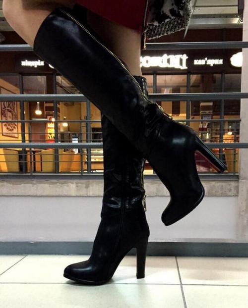 С чем носить светлые сапоги-трубы. С чем носить сапоги-трубы: 109 модных образов с фото