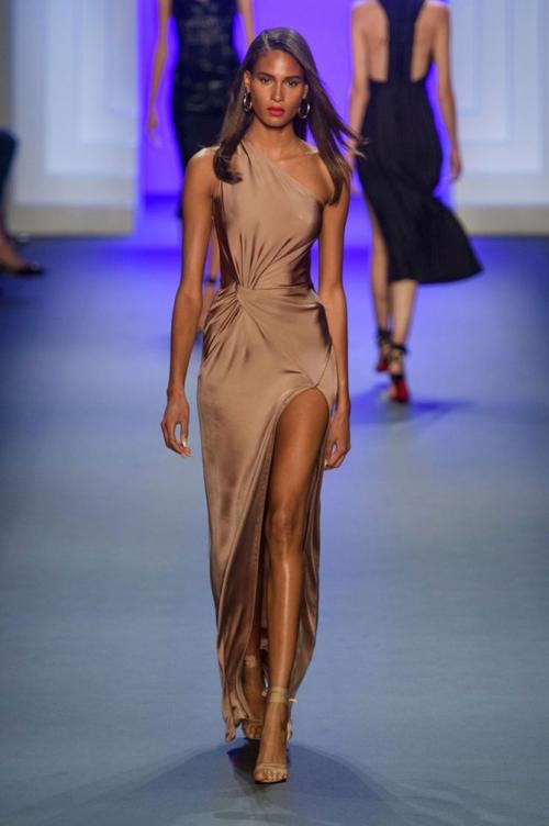 Как правильно сочетать одежду цвета мокко с другими цветами. Mocha Mousse: как носить главный цвет 2025 года